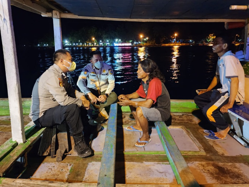 Bergandengan Dengan Instansi Terkait, Patroli Malam Polsek Kep. Seribu Utara Susir Pulau Berpenduduk