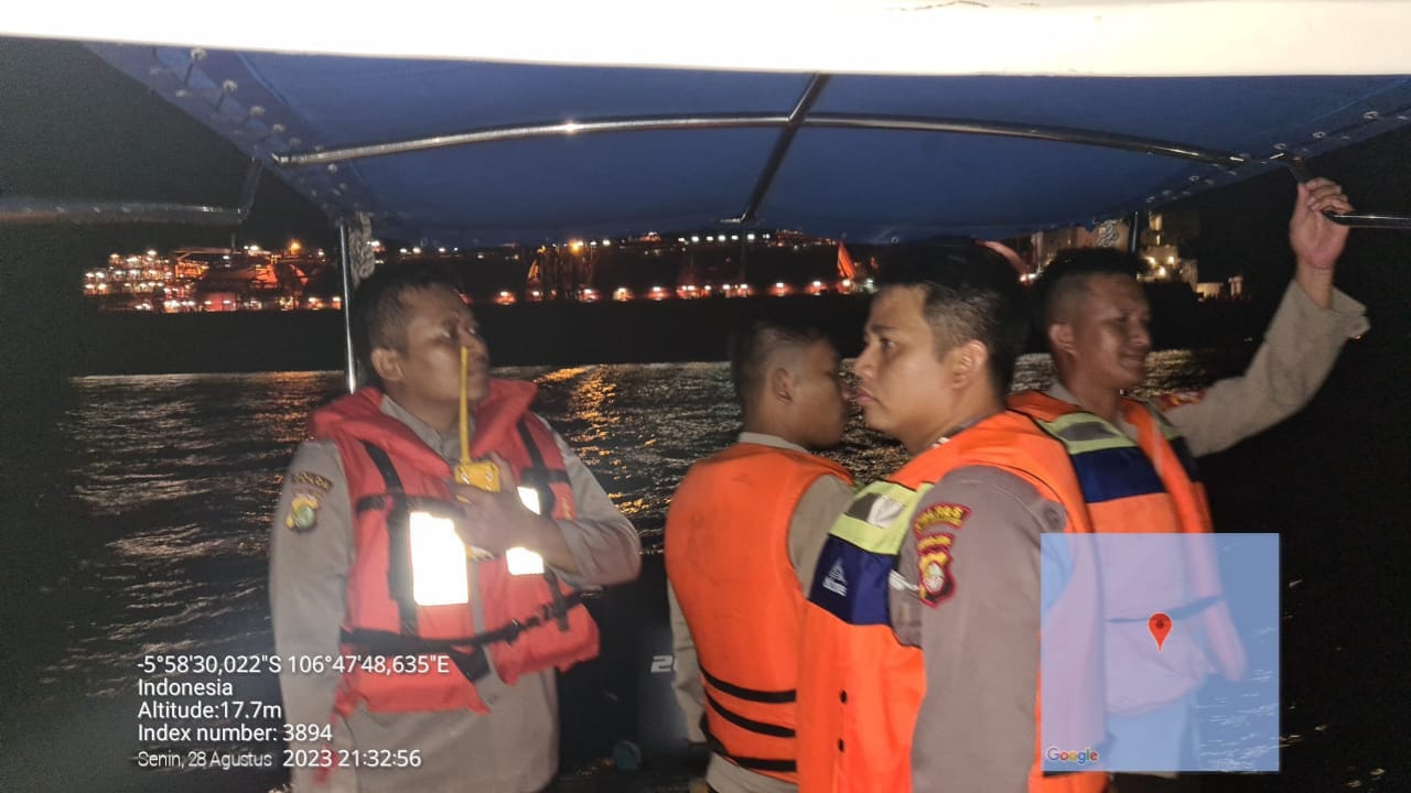 Patroli Malam SatPolair Polres Kepulauan Seribu Jaga Keamanan di Perairan Pulau Untung Jawa