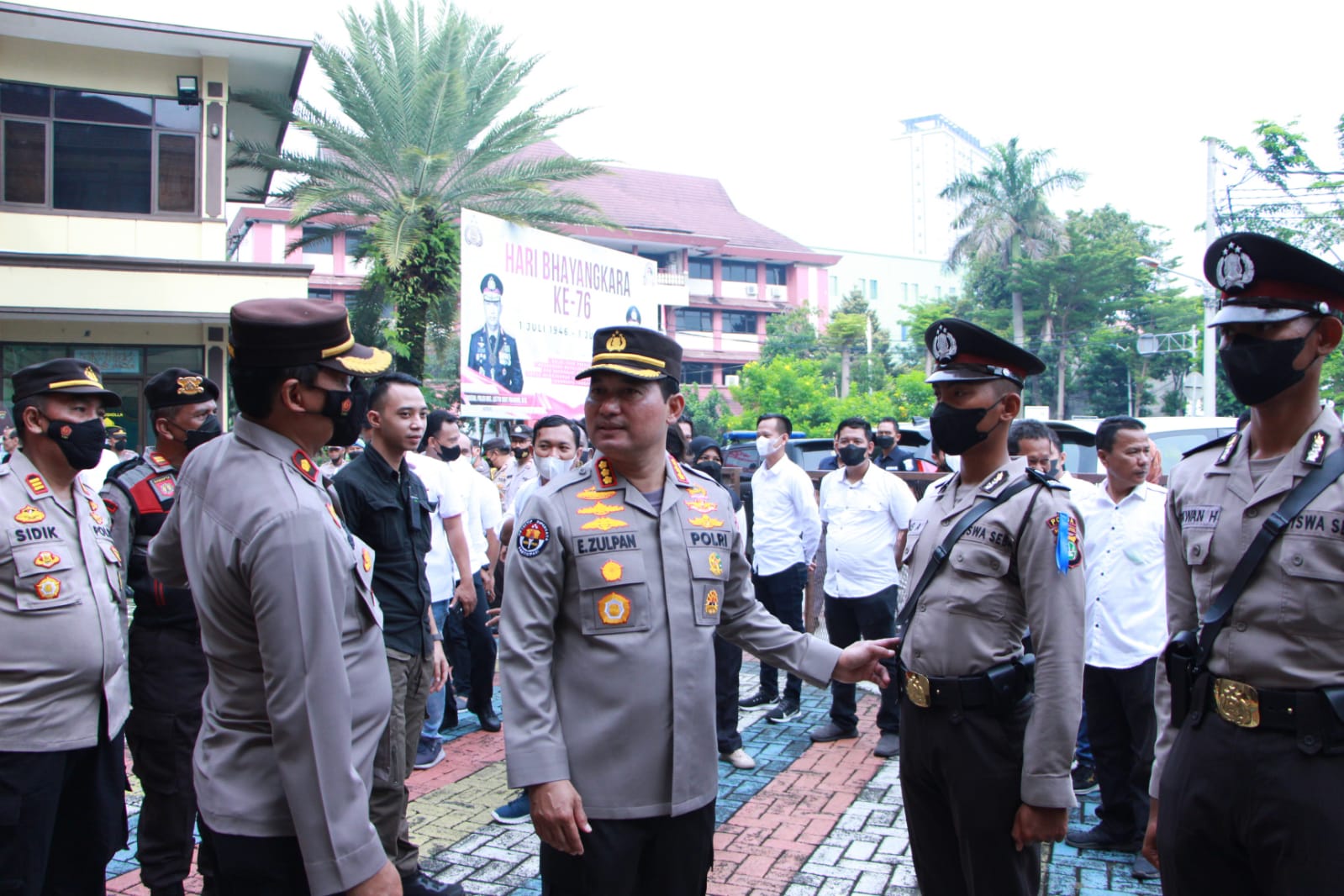 Kabid Humas Polda Metro Jaya Pimpin Apel Pagi di Polsek Kebon Jeruk