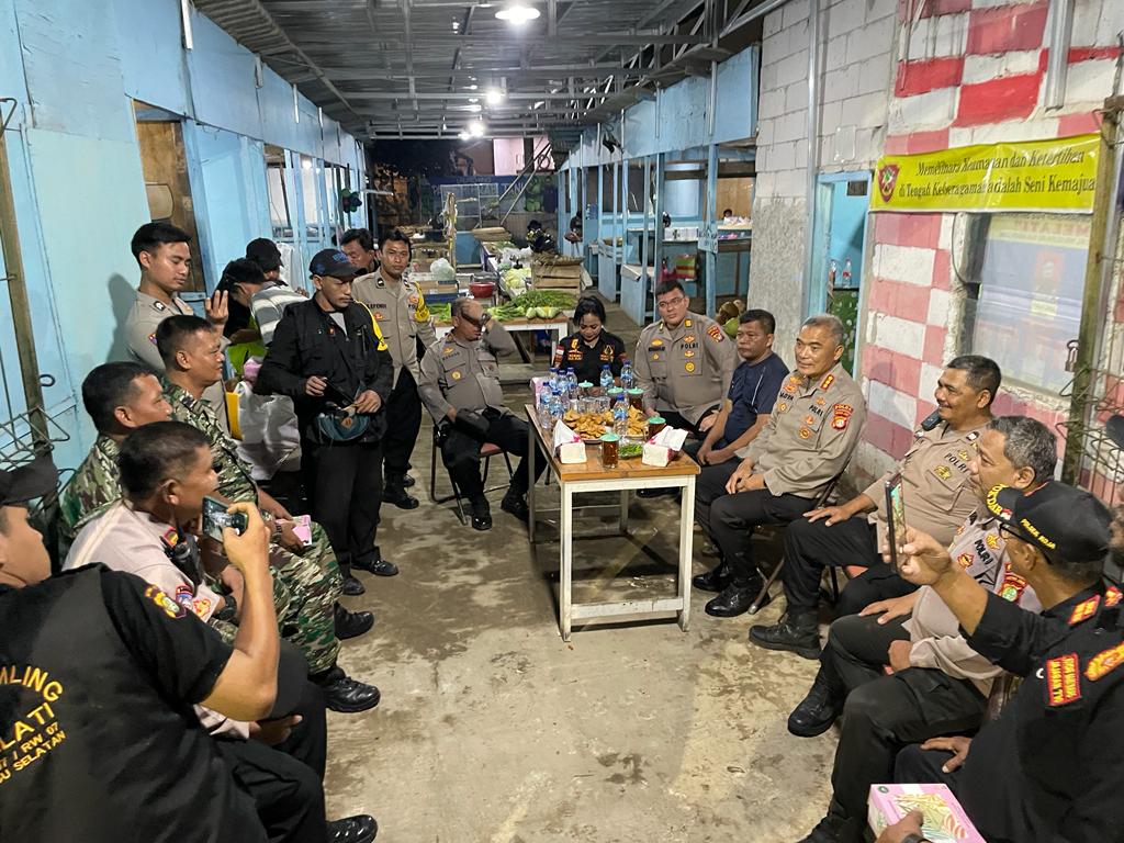 Direktur Binmas Polda Metro Jaya mengunjungi Pos Kamling "Melati" RW07 Kelurahan Tugu Selatan, Kecamatan Koja, Jakarta Utara.
