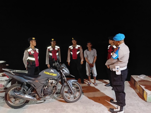 Polsek Kepulauan Seribu Utara Gelar Patroli Malam Cegah Tawuran Remaja dan Gangguan Kamtibmas