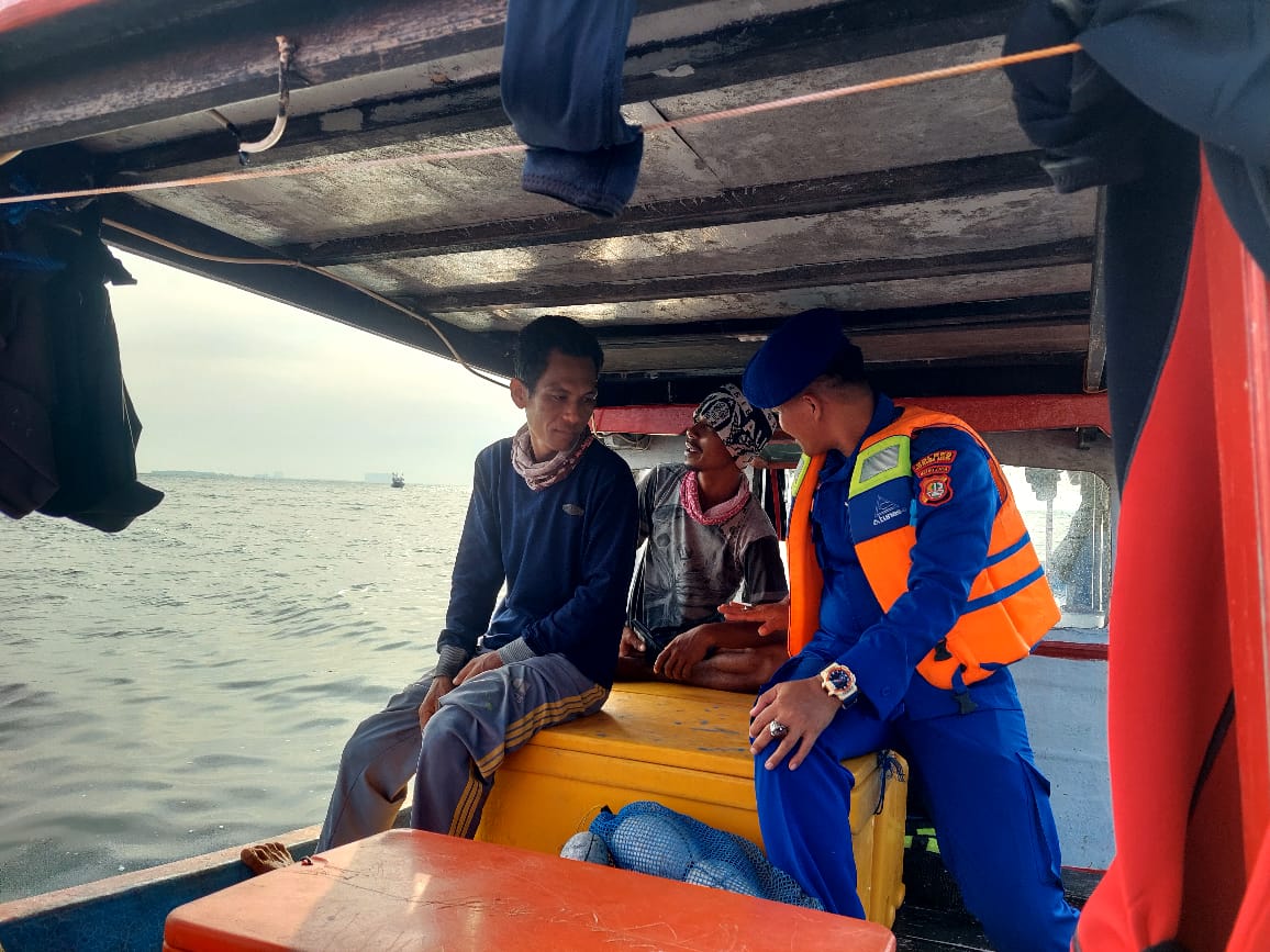 Patroli Laut Dialogis Satpolair: Pencegahan Tindak Kejahatan dan Himbauan Keselamatan di Perairan Pulau Untung Jawa