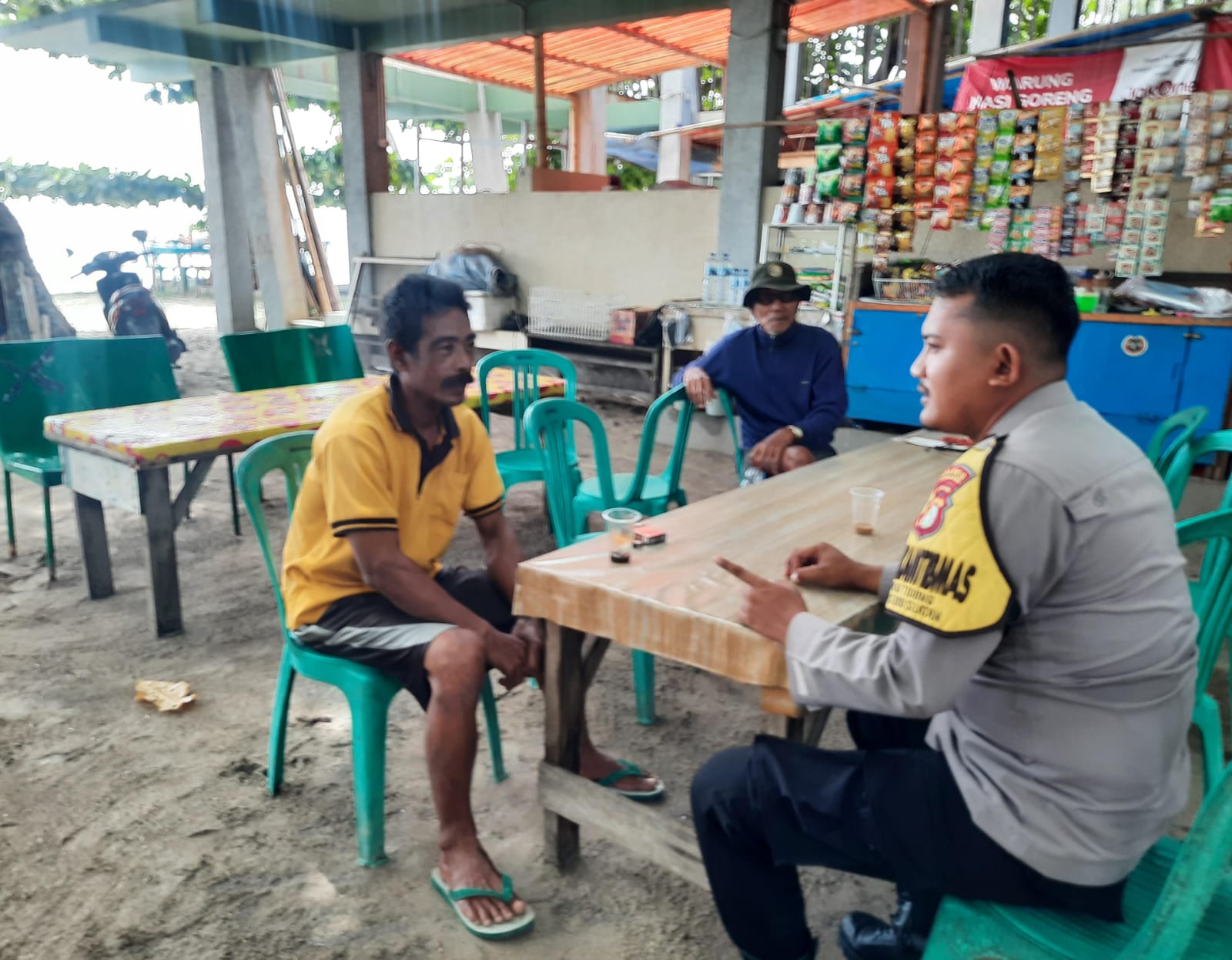 Briptu Andika Fajar Sambangi Tokoh Masyarakat Pulau Tidung untuk Cooling System Pasca Pemilu 2024