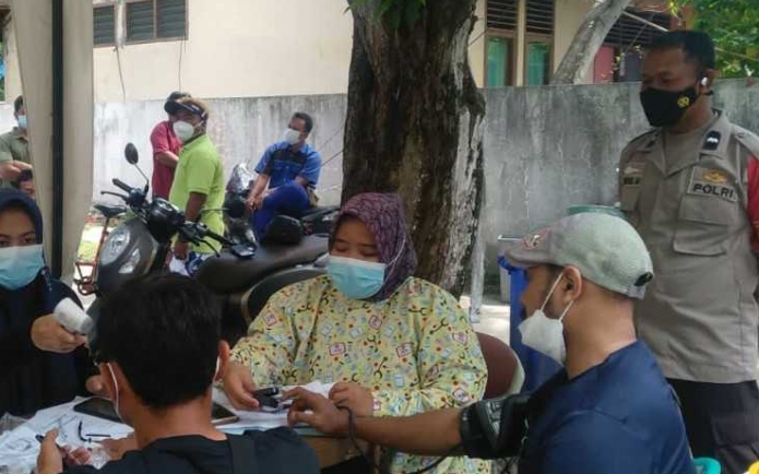 Maksimalkan Capaian Vaksinasi Dosis 3, Polsek Kep Seribu Selatan Gelar Suntik Vaksin di 4 Pulau Pemukiman