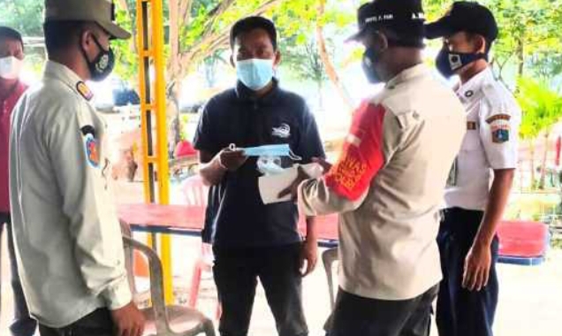 Polres Kep Seribu Terus Bagikan 1.000 Masker dan Imbau Warga Taat ProKes