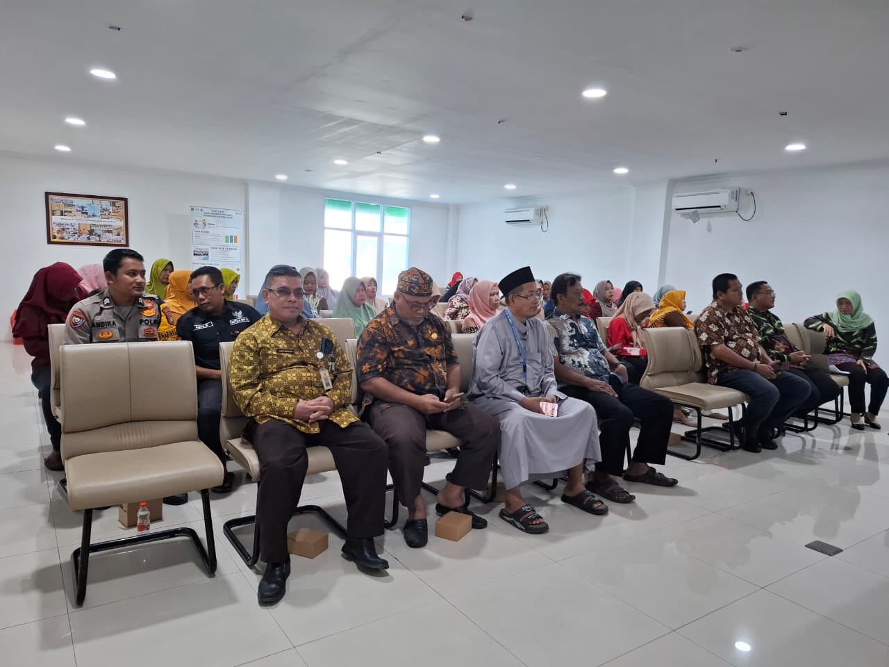Bhabinkamtibmas Pulau Tidung Hadiri Sosialisasi Program Wolbachia di Puskesmas Kepulauan Seribu Selatan