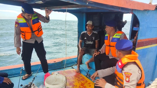 Patroli Satpolairud Polres Kepulauan Seribu Tingkatkan Keselamatan Nelayan dan Antisipasi Kejahatan Laut