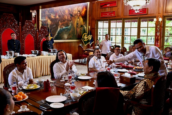 Makan Siang Bareng Prabowo, Raffi dan Nagita: Orang Harus Tahu Sisi Lain Pak Prabowo yang Gemoy