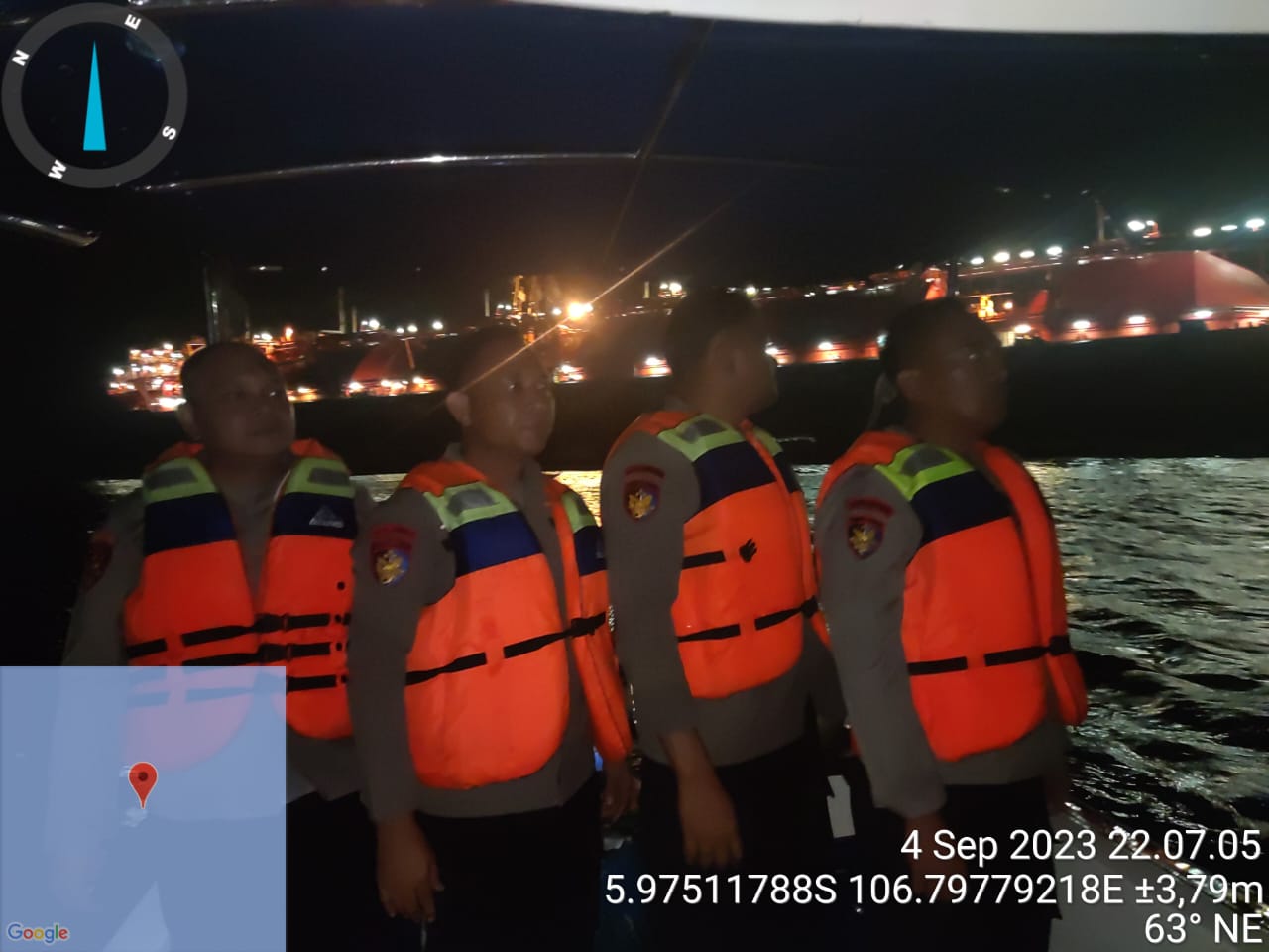 Team Patroli Satpolair Polres Kepulauan Seribu Jalani Patroli Malam di Pulau Ayer, Sampaikan Pesan Kamtibmas