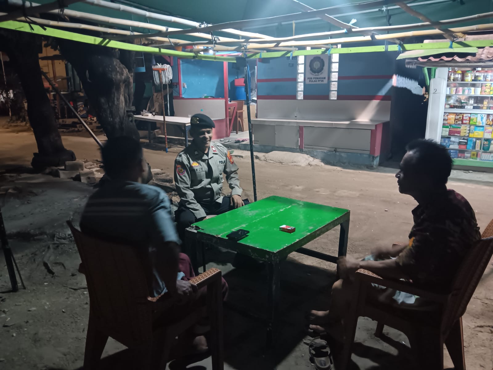 Patroli Malam Dialogis Polsek Kepulauan Seribu Selatan: Himbauan Anti-Kenakalan Remaja dan Pemilu Damai 2024
