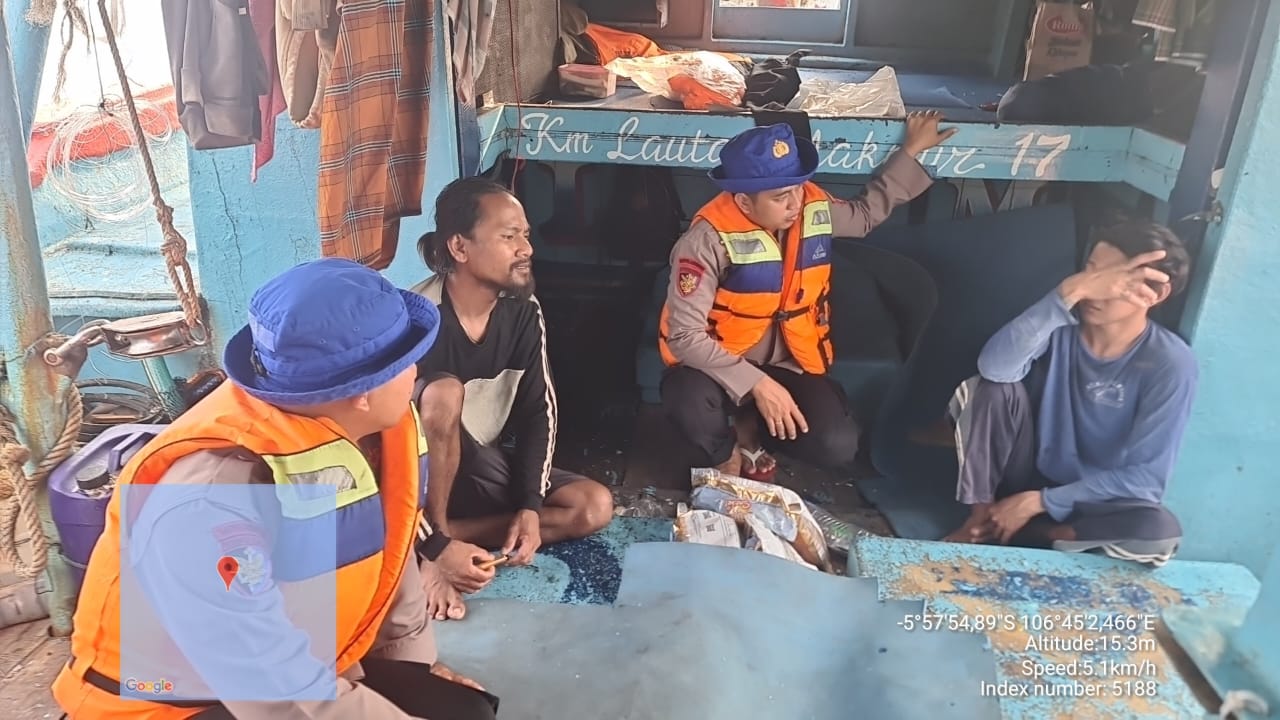 Patroli Laut Dialogis Team Satpolair Polres Kepulauan Seribu di Perairan Pulau Pari Himbau Nelayan Ikut Sukseskan Jalannya Pemilu 2024