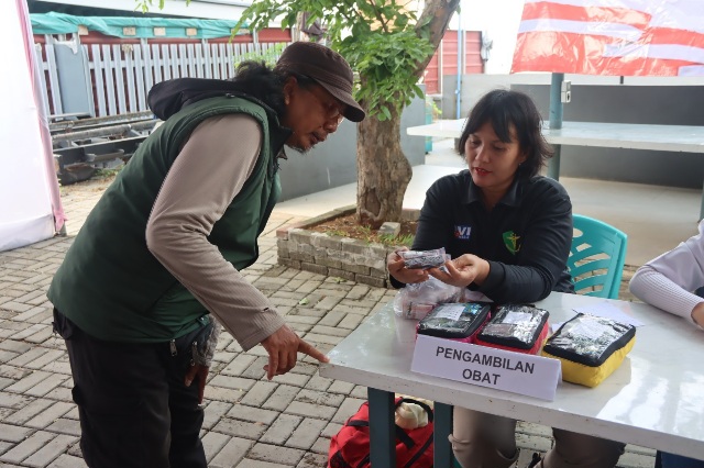 Jum’at Peduli di Marina Ancol, Polres Kepulauan Seribu Hadirkan Pemeriksaan Kesehatan Gratis dan Sembako untuk Ojol dan Warga