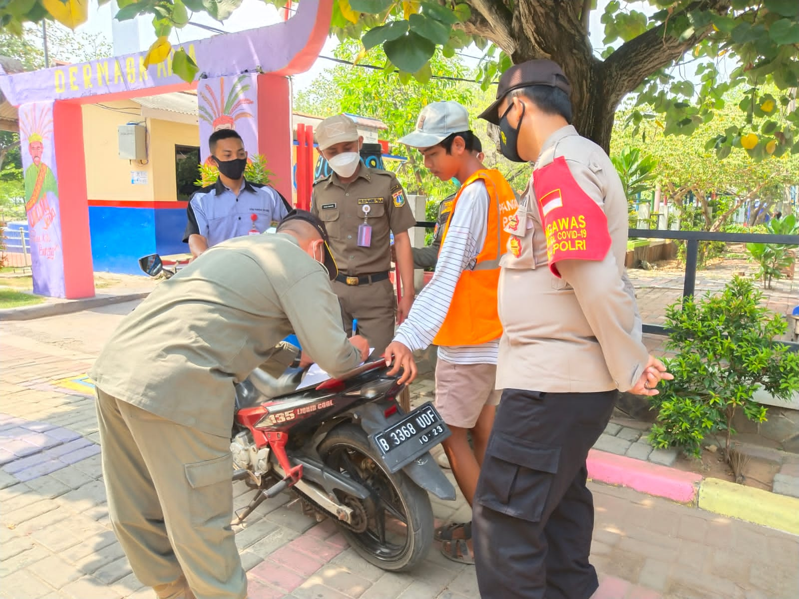 Tim Ops Yustisi Gabungan Polsek Kep Seribu Selatan Temukan 6 Pelanggar ProKes di Pulau Untung  Jawa