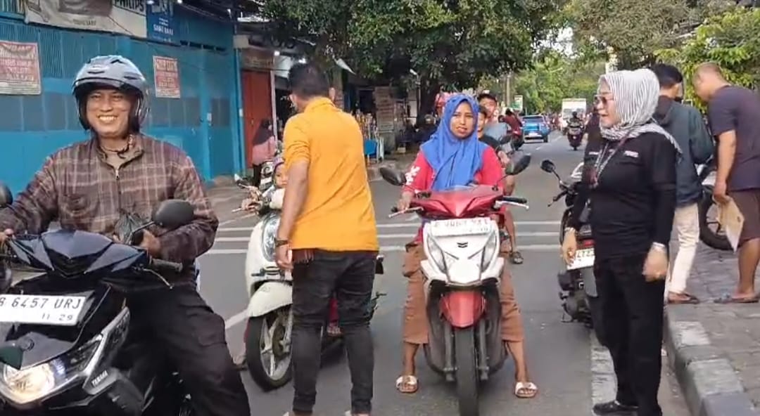 Media Online Updaterkini.id Bagikan Takjil Bagi Warga di Kelurahan Tugu Utara