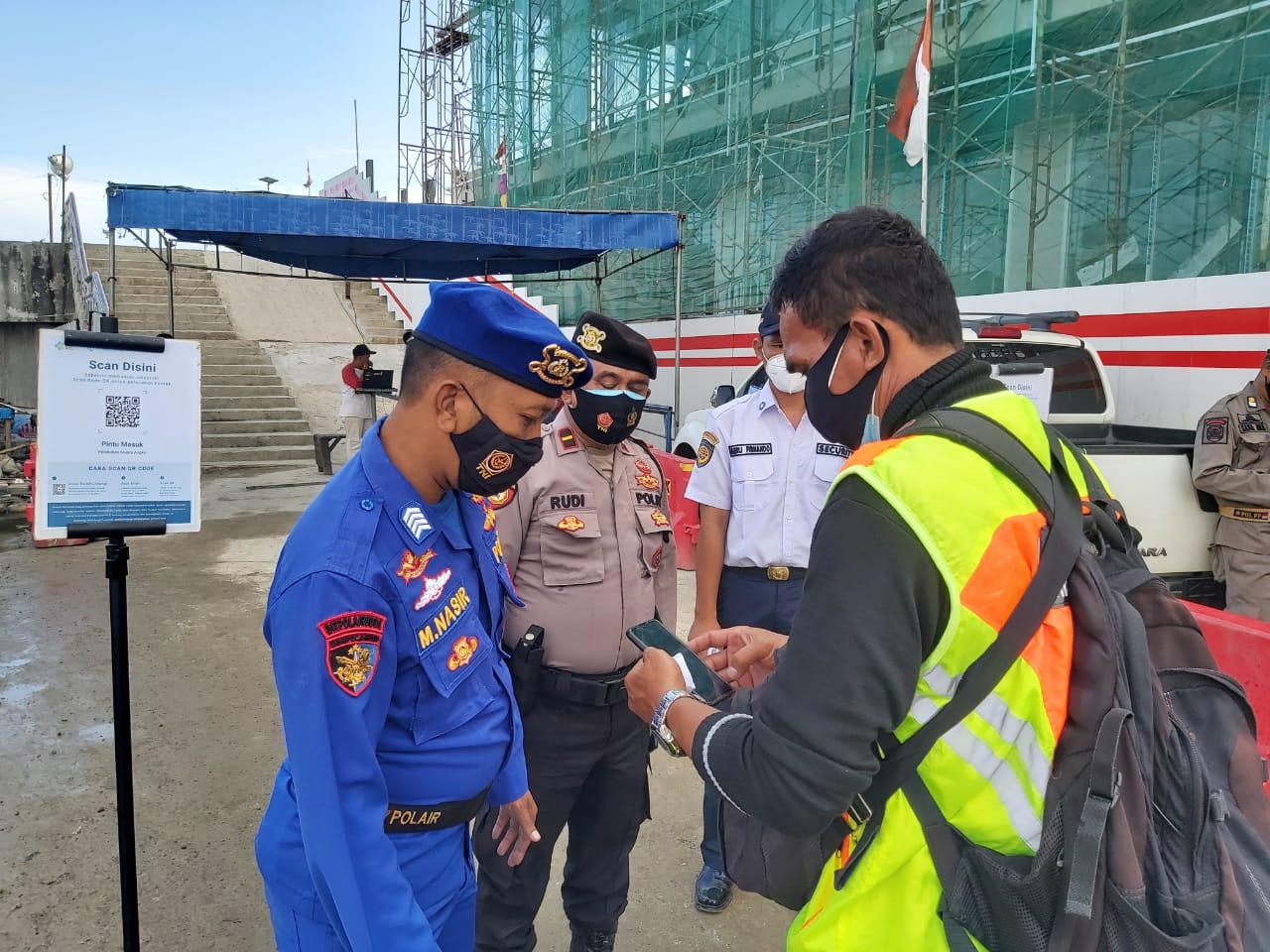 Dapat Himbauan ProKes dan Lakukan Scan Barcode Peduli Lindungi, 135 Warga dan Wisatawan Berangkat Ke Pulau dari Dermaga Kaliadem