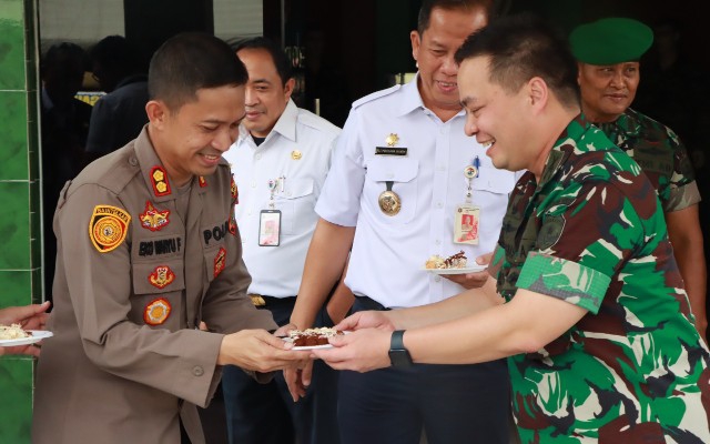 Rayakan HUT TNI Ke-77, Polres Kep. Seribu Gruduk Mako TNI