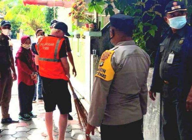 Disiplinkan Warga Taat ProKes, Polsek Kep Seribu Utara Gelar Ops Yustisi Gabungan di 2 Pulau dan Dapati 11 Pelanggar