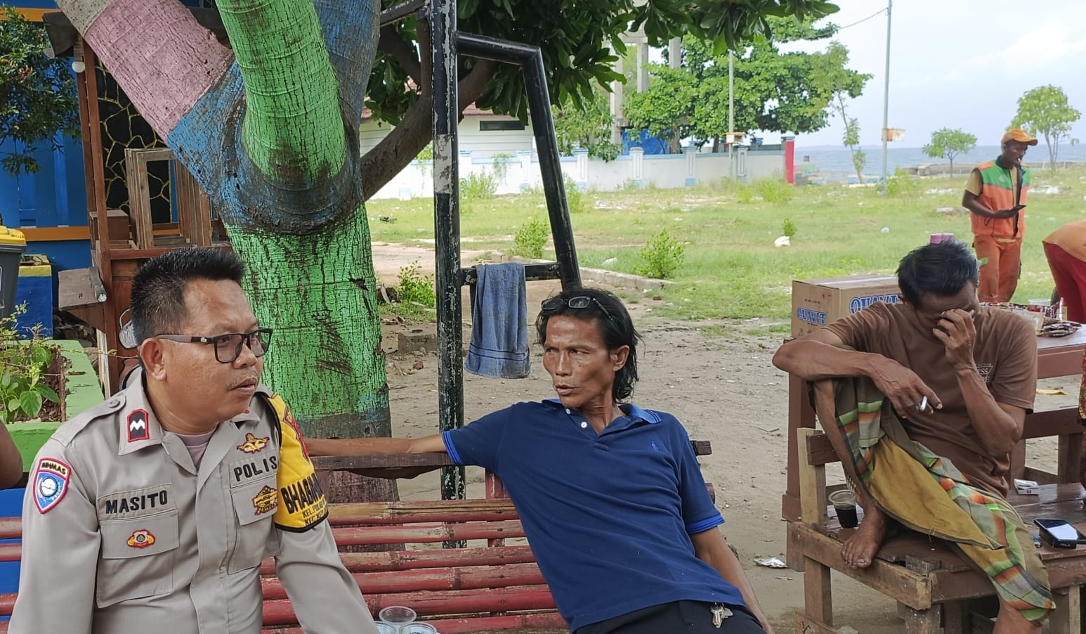 Bhabinkamtibmas Pulau Untung Jawa Sambangi Pemilik Wahana Permainan Laut