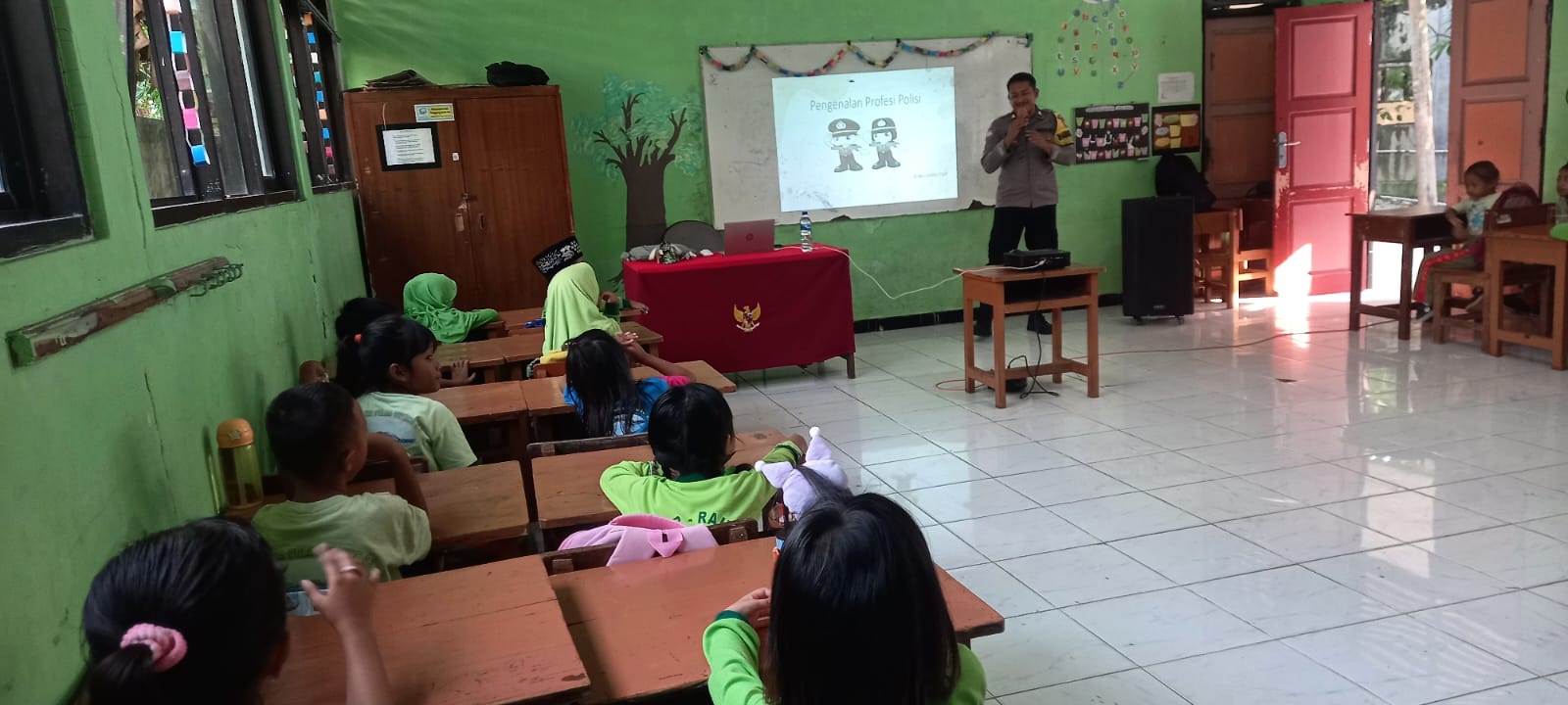 Bhabinkamtibmas Pulau Tidung Laksanakan Pembinaan dan Penyuluhan kepada Calon Didik Baru di SDN 03 Pulau Tidung