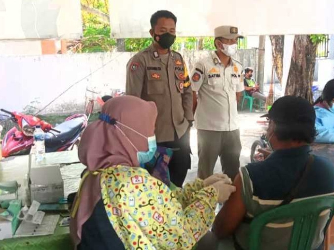 Tinjau Vaksinasi Dosis 3 di Pulau Lancang, Kapolsek Kep Seribu Selatan Ajak Warga Sukseskan Program Vaksinasi COVID-19