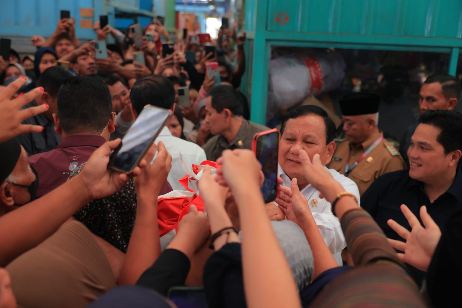 Hormati Jokowi, Prabowo Beri Kode agar Warga Tak Serukan Namanya di Hadapan Presiden