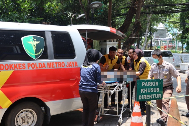 Polres Kepulauan Seribu Selamatkan Wanita Muda dan Bayi dalam Percobaan Bunuh Diri di Dermaga Marina Ancol