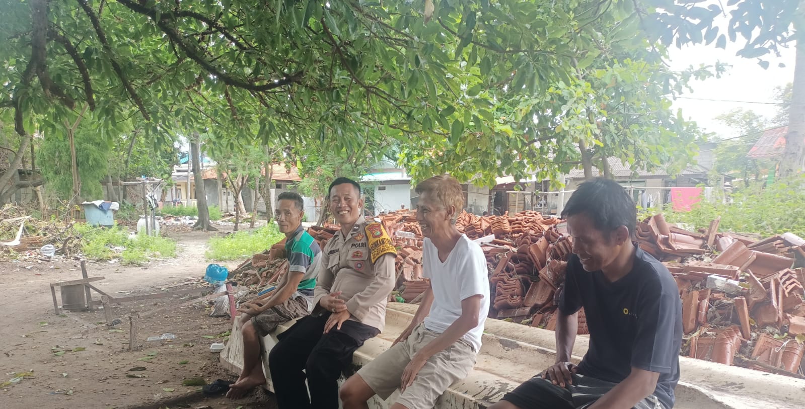 Aipda Sahrizal Sambangi Tokoh Masyarakat Pulau Kelapa: Himbau Waspada Terhadap Paham Radikal Pasca-Pemilu