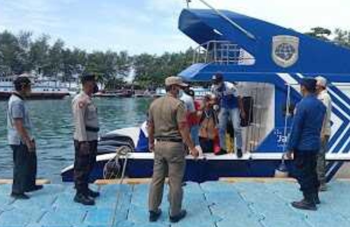 Pospam Pulau Pari Kep Seribu Selatan Ketatkan Aturan ProKes ke 112 Wisatawan Baru Tiba