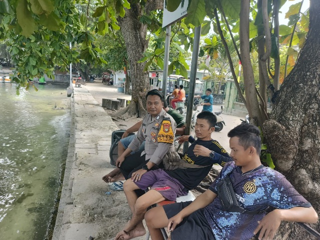 Patroli Malam Gabungan, Polsek Kepulauan Seribu Utara Perkuat Siskamling dan Sosialisasikan Layanan 110