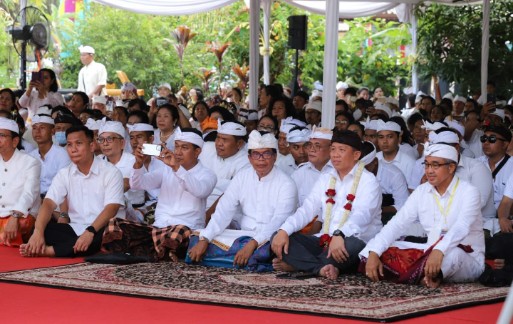 Di Upacara Melasti, Walikota Jakarta Utara Sampaikan Pesan Kerukunan Umat