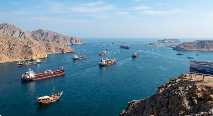 Harga Minyak Dunia melonjak Imbas Serangan AS ke Kubu Irak di Selat Hormuz