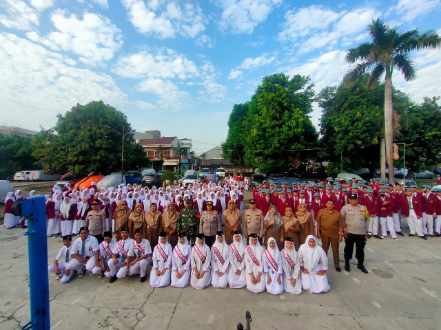 Kabag Log Polrestro Jaktim Sampaikan Pesan Penting Ke Siswa Saat Jadi Pembina Upacara