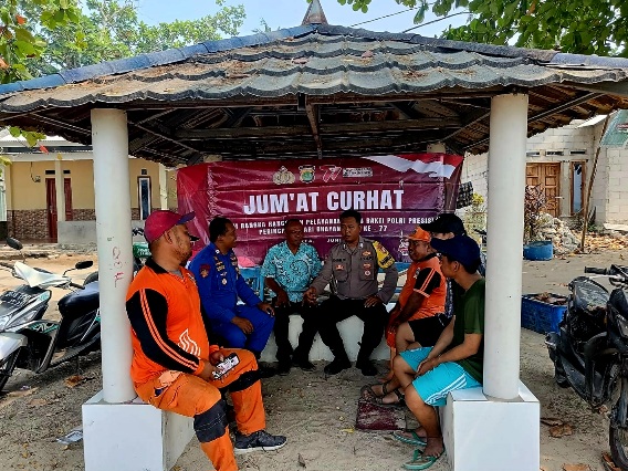 Bhabinkamtibmas Pulau Pari Giat "Jumat Curhat" untuk Dialog dan Cari Solusi Permasalahan Kamtibmas