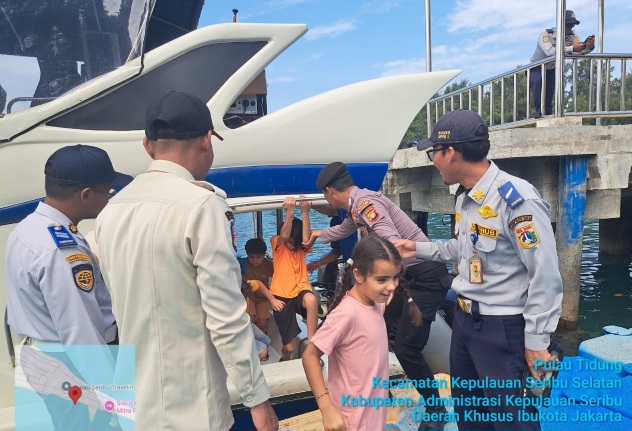 Polisi Baik di Dermaga Pulau Tidung: Humanis dan Sigap, Ciptakan Rasa Aman untuk Wisatawan