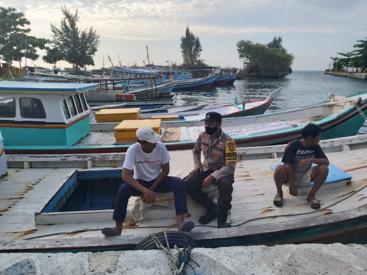 Bhabinkamtibmas Pulau Terjauh di Pulau Seribu Imbau Nelayan Terapkan Prosedur Keselamatan Saat Berlayar