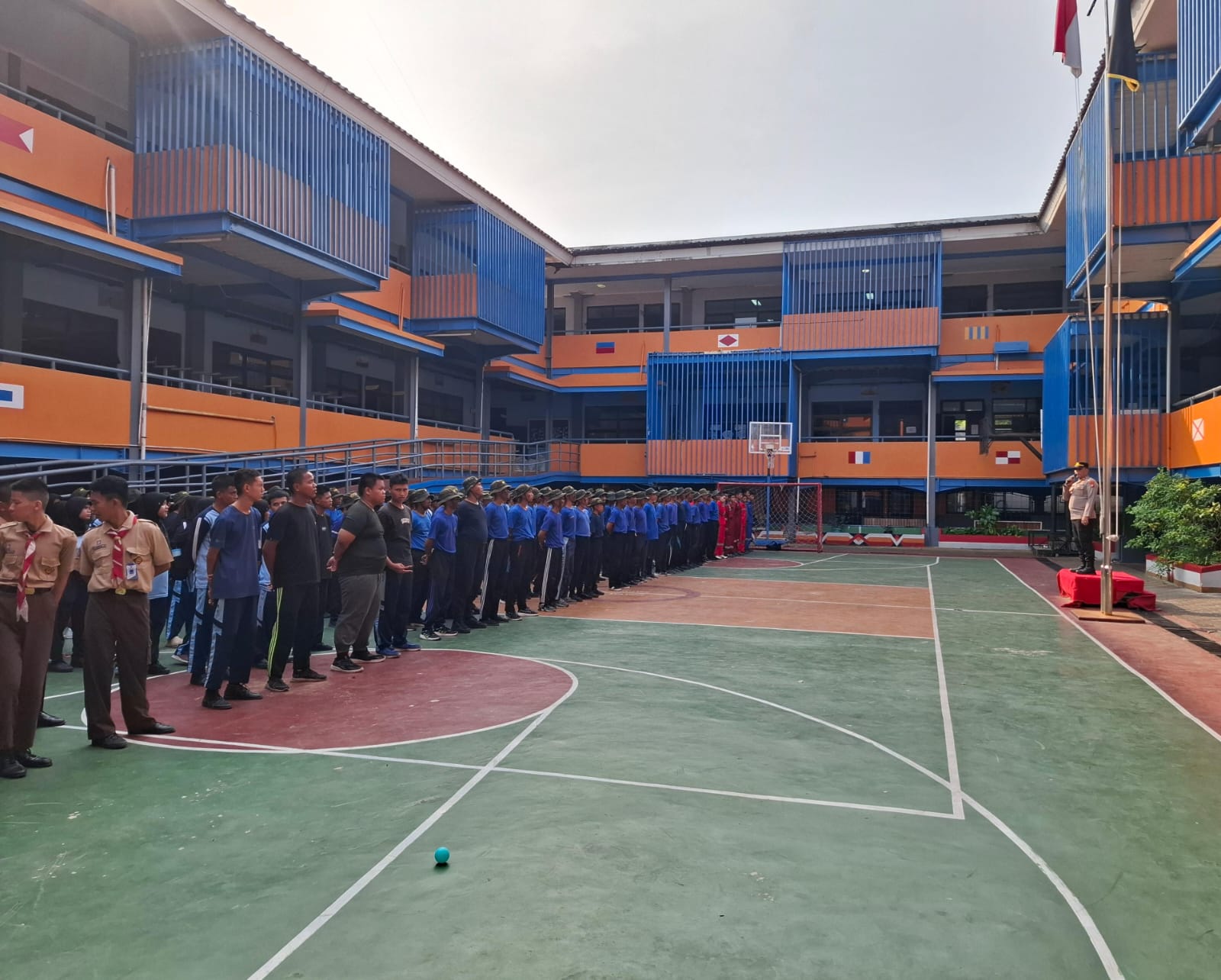 Kanit Binmas Polsek Kepulauan Seribu Selatan Beri Himbauan Pelajar SMKN 61 Jakarta untuk Tidak Ikut Aksi Demonstrasi