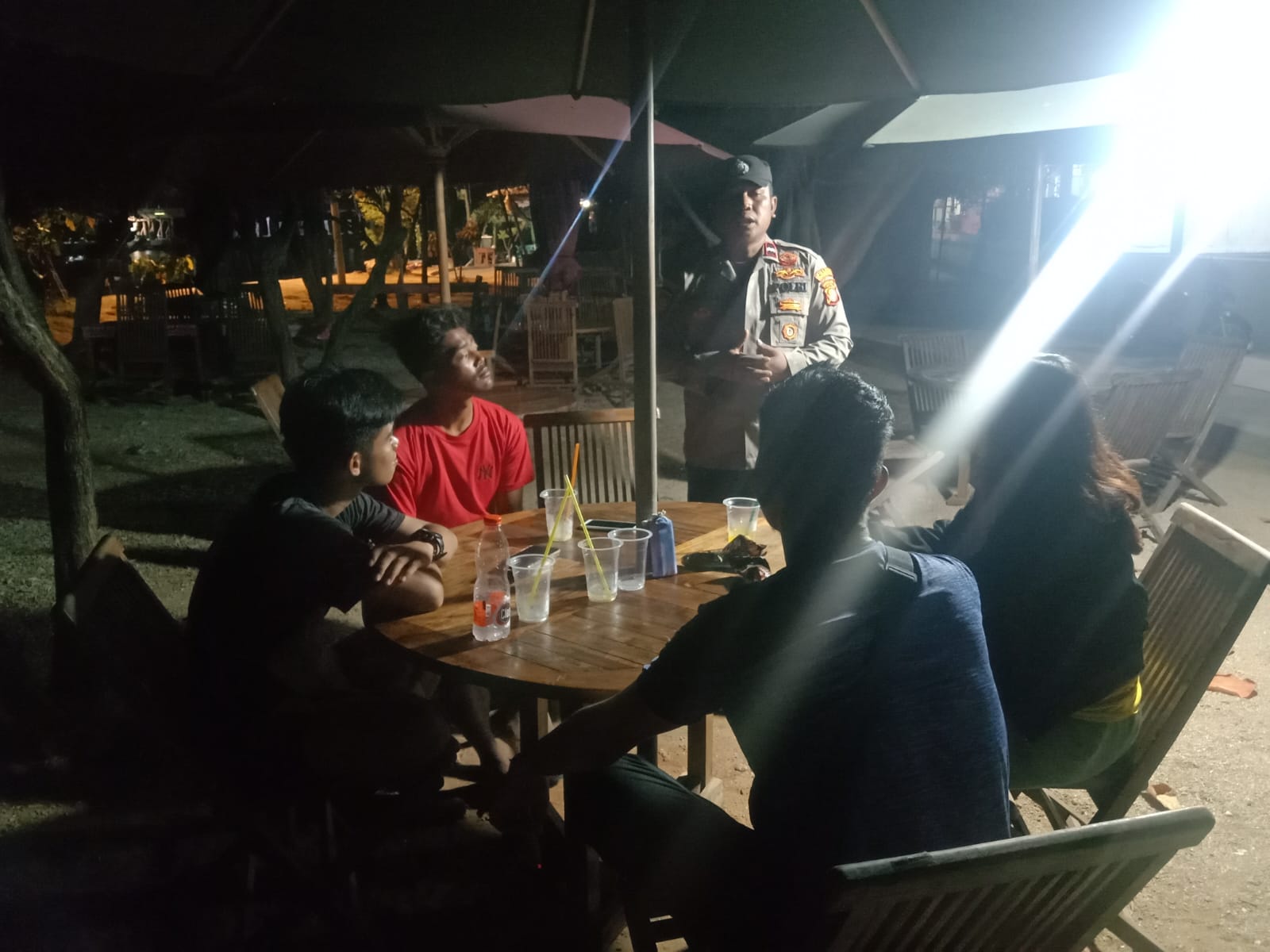 Patroli Malam Polsek Kepulauan Seribu Selatan: Himbau Remaja Jauhi Nakal, Miras, dan Narkoba di Pulau Tidung