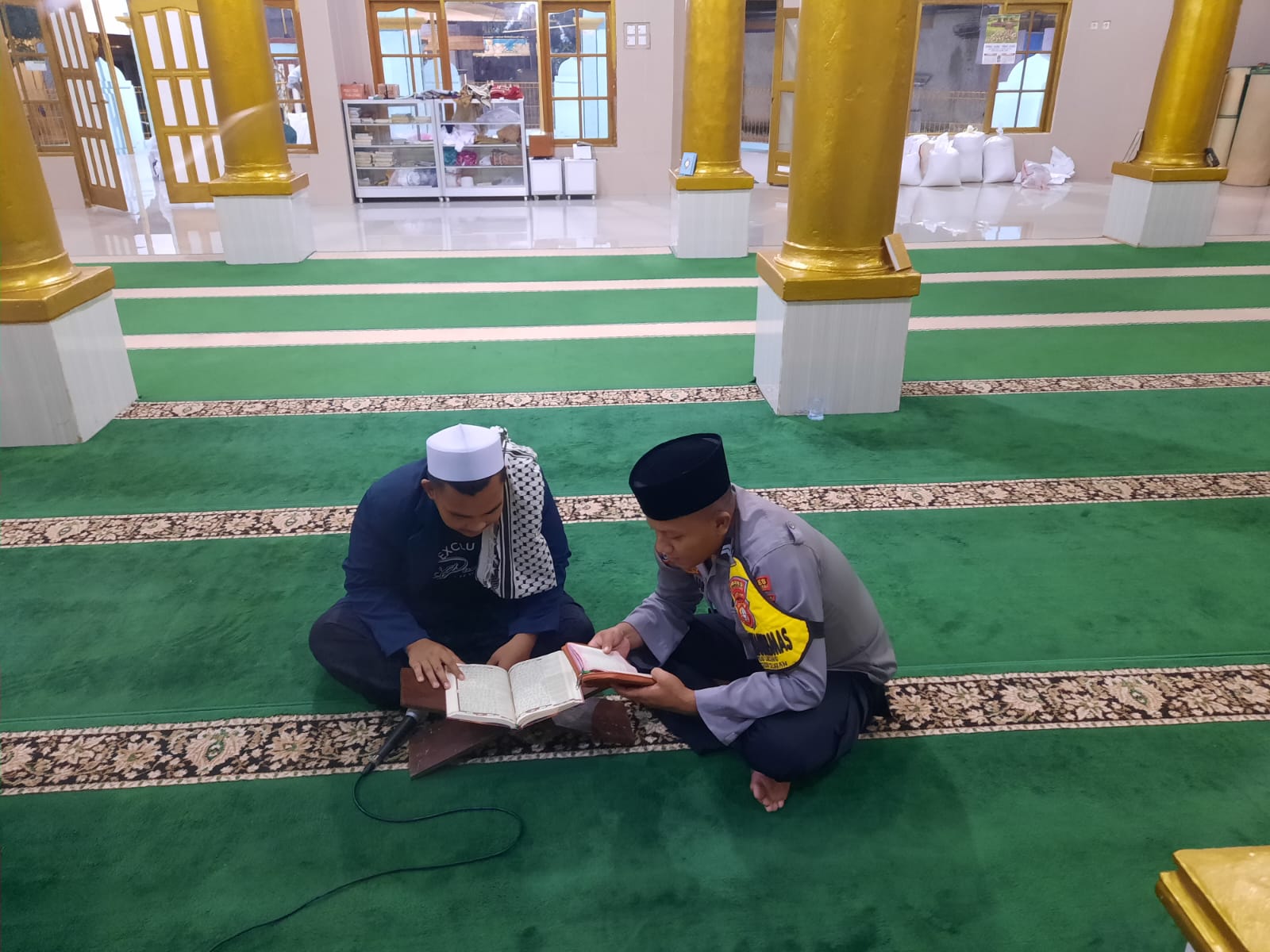 Bhabinkamtibmas Pulau Lancang, Briptu Tulus Hidayat, Bersama Tokoh Agama Galang Semangat Beribadah di Bulan Ramadhan