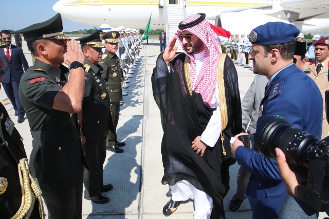 Tiba di Jakarta, Prabowo Jemput Langsung Pangeran Khalid bin Salman dari Arab Saudi