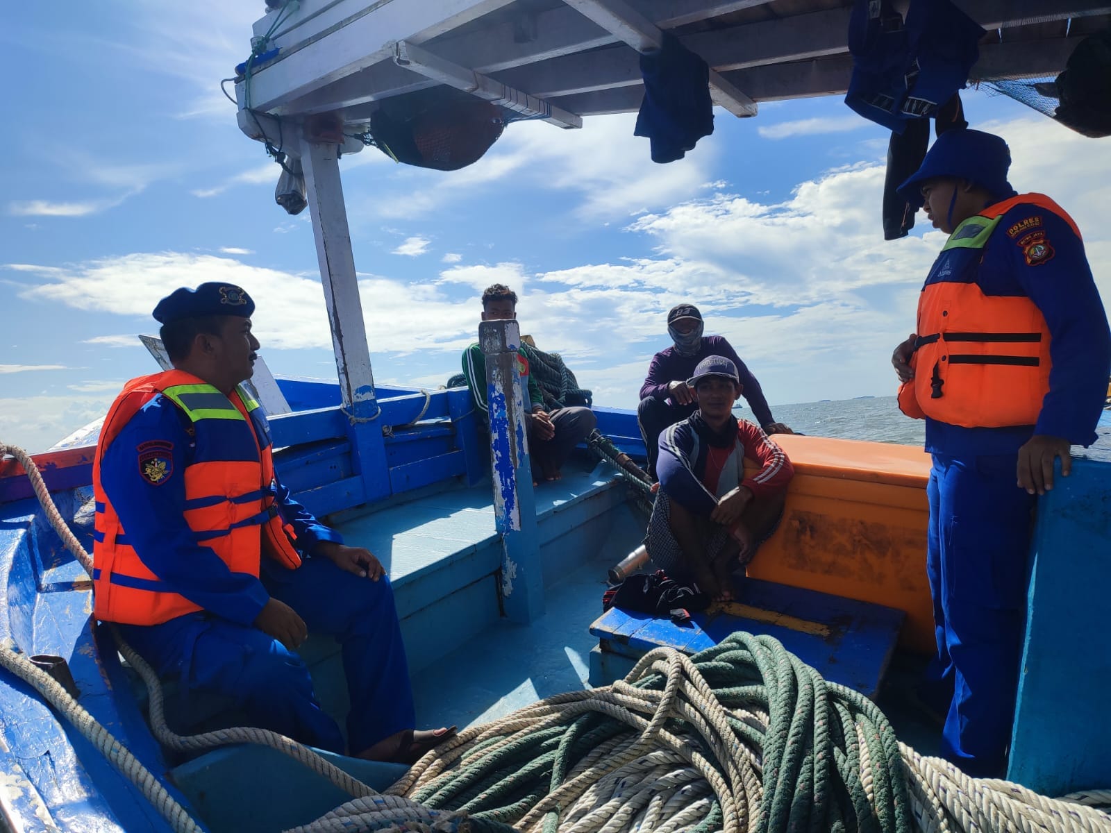 Patroli Satpolairud Polres Kepulauan Seribu Berikan Himbauan Kamtibmas dan Keselamatan Berlayar