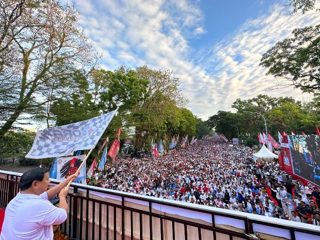 Salut Semangat Warga Ikut Jalan Santai ‘Anti Mager’ Sulsel, Prabowo Beri Hadiah Umroh dan Motor