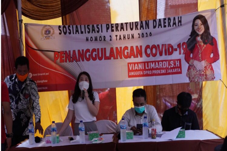 Sosialisasi Perda Penanganan Covid 19, Viani Limardi Anggota DPRD DKI Jakarta Ajak Warga Untuk Vaksin