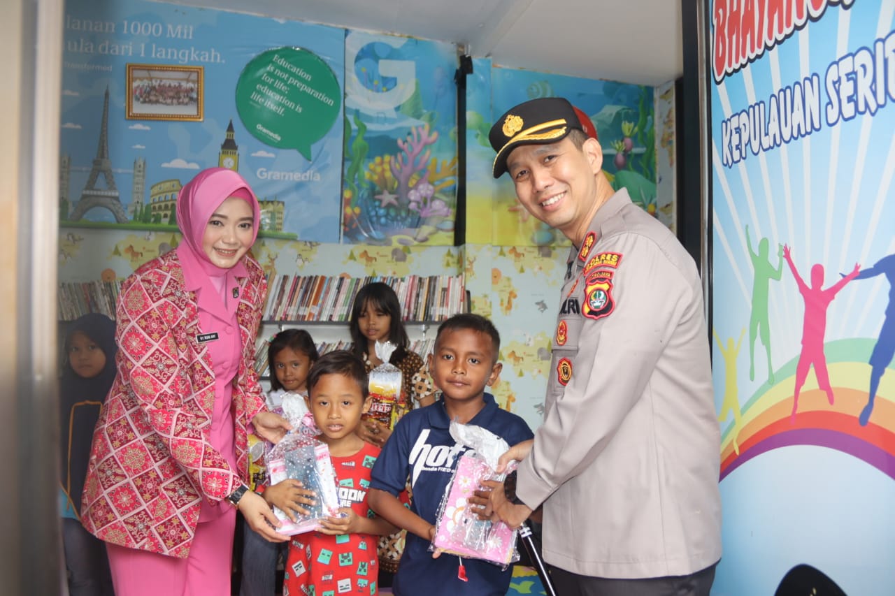 Kunjungi Taman Baca Kemala Bhayangkari, Bhayangkari Cabang Kep. Seribu Donasikan 100 Buku