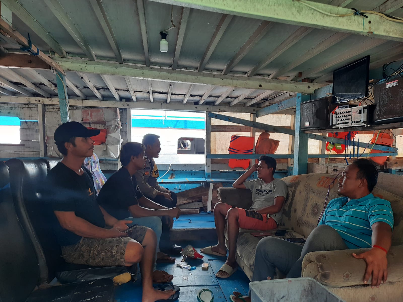 Bhabinkamtibmas Pulau Tidung Berikan Himbauan kepada Pemilik Kapal Ojek untuk Utamakan Keselamatan Penumpang