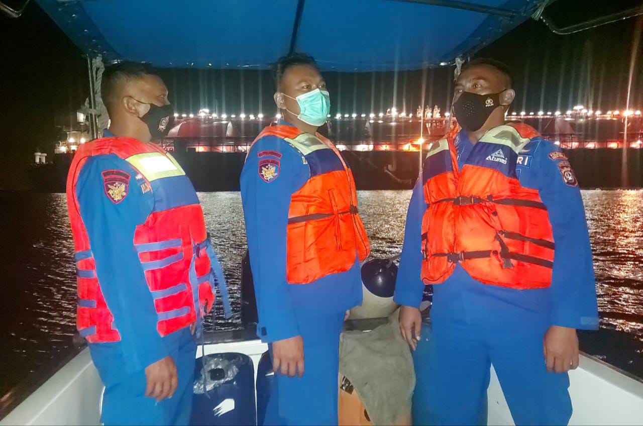Jaga Keamanan di Laut, Sat Polair Polres Kep. Seribu Laksanakan Patroli Malam
