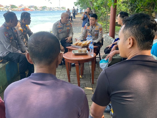 Kapolres Kepulauan Seribu Gelar Jumat Curhat di Pulau Kelapa, Serap Aspirasi dan Perkuat Keamanan Wilayah