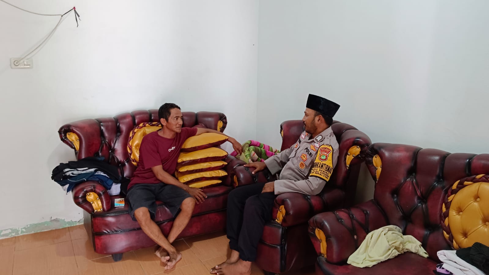 Bripka Amirulloh Maliki, SH Sambangi Tokoh Masyarakat Pulau Sabira untuk Ciptakan Situasi Kamtibmas yang Aman