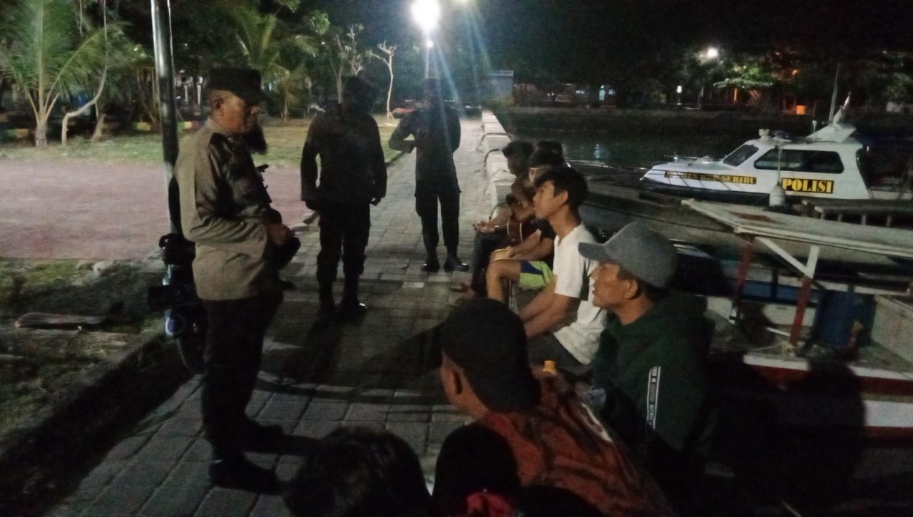 Patroli Malam Polsek Kepulauan Seribu Utara Antisipasi Kenakalan Remaja