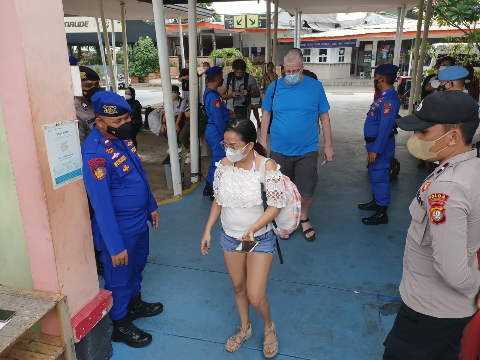 Pengamanan Dermaga Marina oleh Polres Kepulauan Seribu, 152 Penumpang Wajib Scan PeduliLindungi