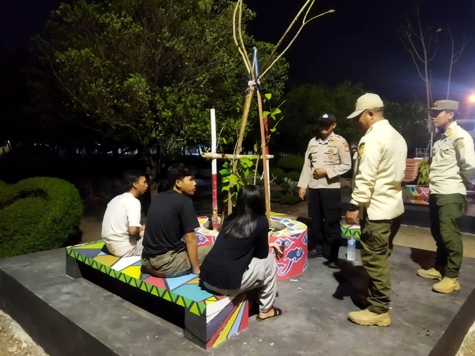 Polsek Kepulauan Seribu Utara Gelar Patroli Malam Polri Presisi Sambil Ajak Warga Jaga Kamtibmas